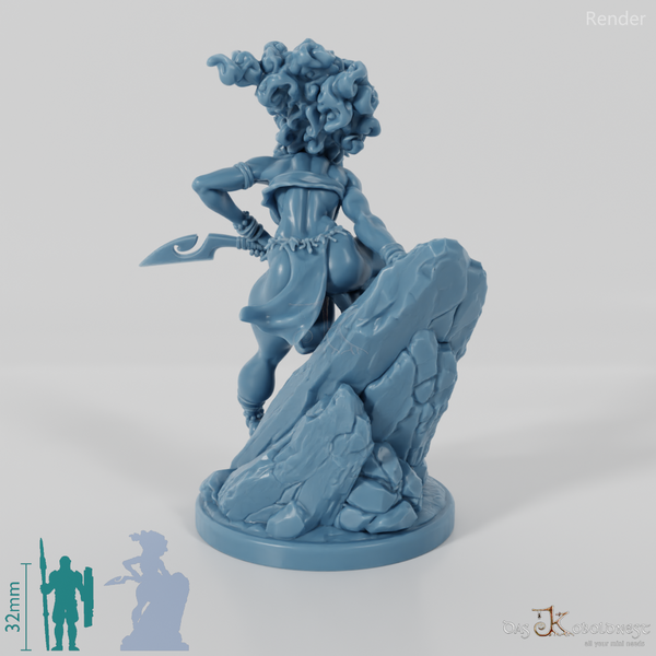 Masina, Inselschurkin mit Dolch 01